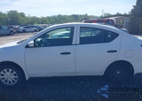2016 Nissan Versa 1.6 S z USA, uszkodzony, nr VIN 3N1CN7AP2GL873364